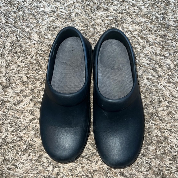 Crocs Black Rubber Clogs Slip Resistant Size 7 - Picture 3 of 6